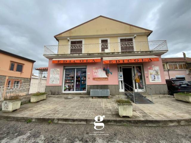 Locale Commerciale in vendita a Casal Velino Marina, Campania