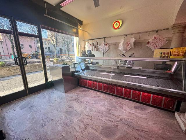 Locale Commerciale in vendita a Casaloldo, Mantova