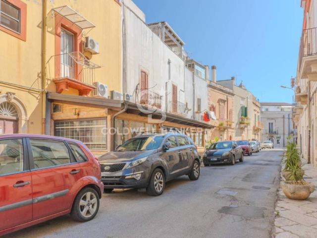 Locale Commerciale in vendita a Puglia, Bari
