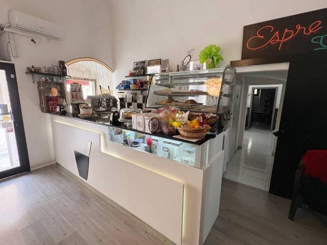 Locale Commerciale in vendita a Puglia, Bari