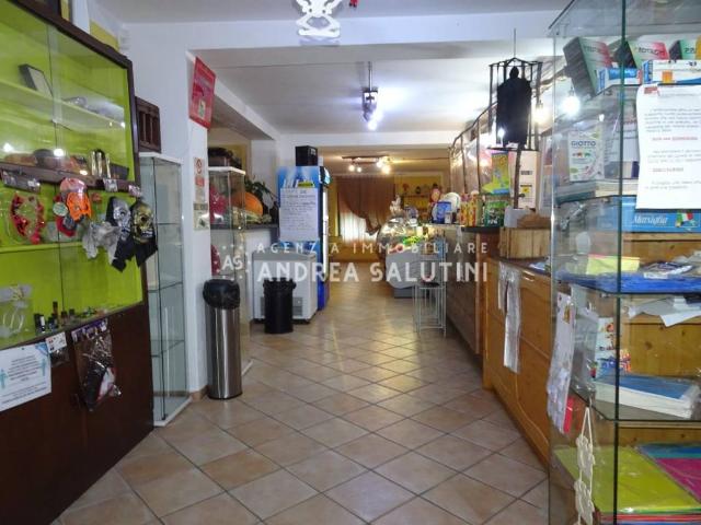 Locale Commerciale in vendita a Casciana Terme Lari, Cevoli