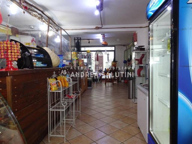 Locale Commerciale in vendita a Casciana Terme Lari, Cevoli