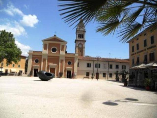 Locale Commerciale in vendita a Casciana Terme Lari, Casciana Terme