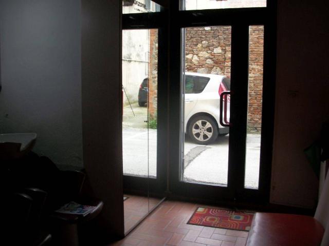 Locale Commerciale in vendita a Cascina, Toscana