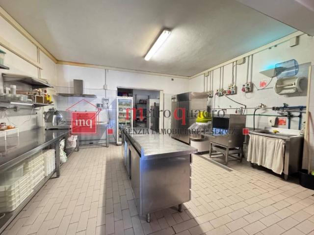 Locale Commerciale in vendita a Zambra, Cascina
