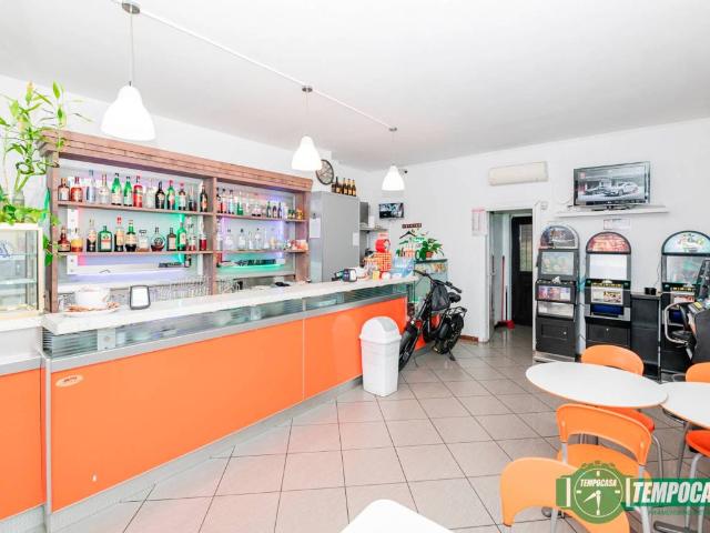 Locale Commerciale in vendita a Calvenzano, Caselle Lurani