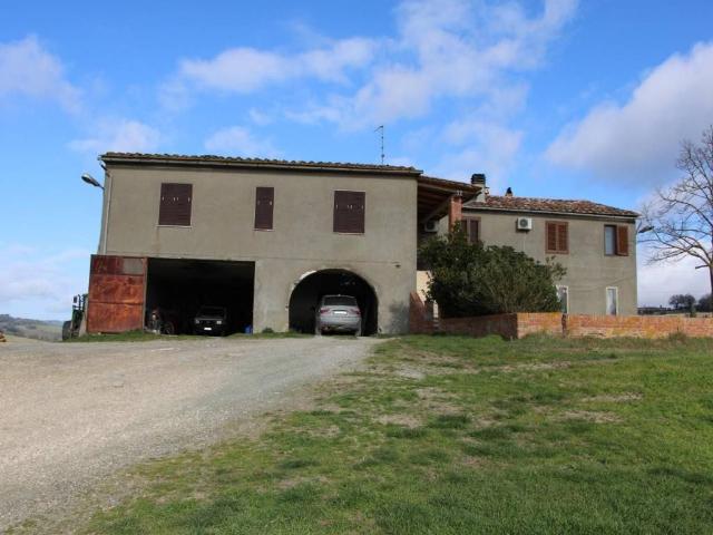 Locale Commerciale in vendita a Casole D'elsa, Toscana