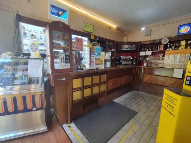 Locale Commerciale in vendita a Villa, Cassano Magnago