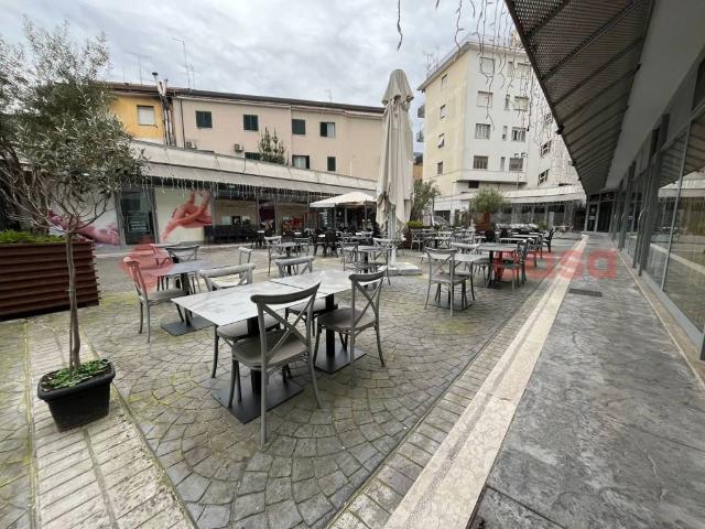 Locale Commerciale in vendita a San Silvestro, Cassino