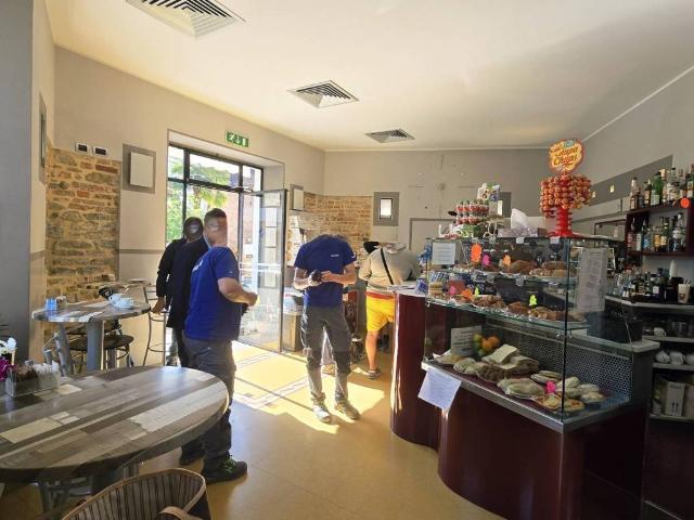 Locale Commerciale in vendita a Castagnole delle Lanze, Piemonte