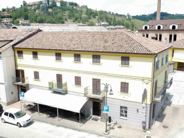Locale Commerciale in vendita a Castagnole delle Lanze, Piemonte