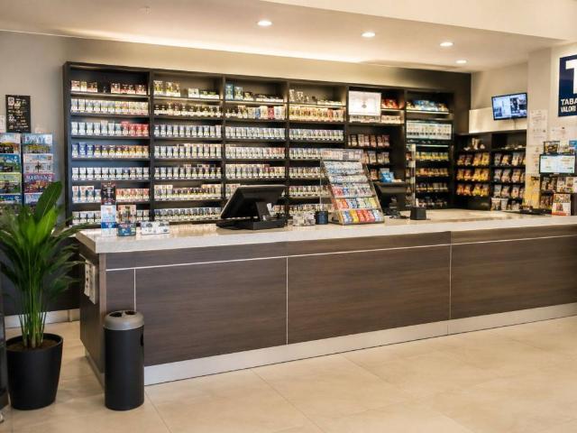 Locale Commerciale in vendita a Castel San Pietro Terme, Bologna