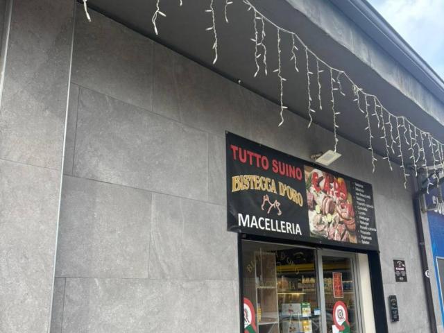 Locale Commerciale in vendita a Marina d'Ischitella, Castel Volturno