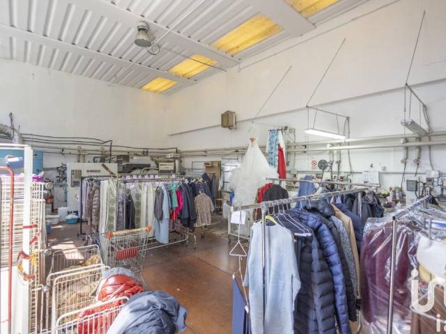 Locale Commerciale in vendita a Figuretta, Marche