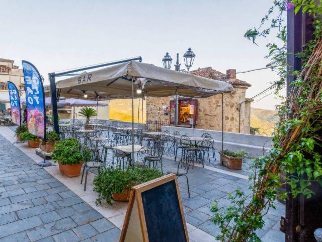 Locale Commerciale in vendita a Castellabate