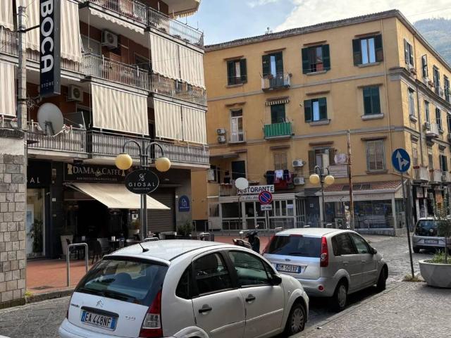 Locale Commerciale in vendita a Castellammare Di Stabia, Campania