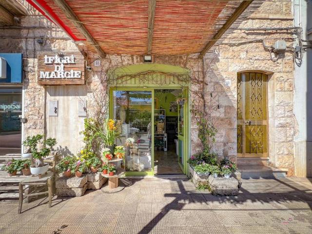 Locale Commerciale in vendita a Castellana Grotte, Bari
