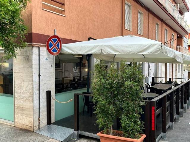 Locale Commerciale in vendita a Puglia, Bari