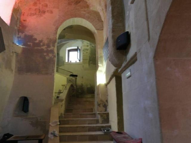 Locale Commerciale in vendita a Puglia, Taranto