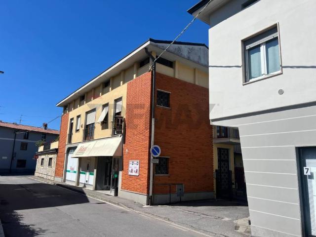 Locale Commerciale in vendita a Quintano, Castelli Calepio