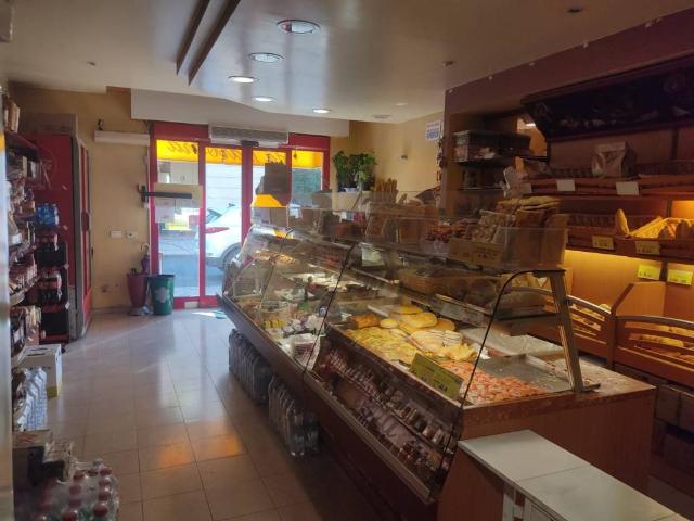 Locale Commerciale in vendita a Unione di comuni Terre di Castelli, Castelnuovo Rangone