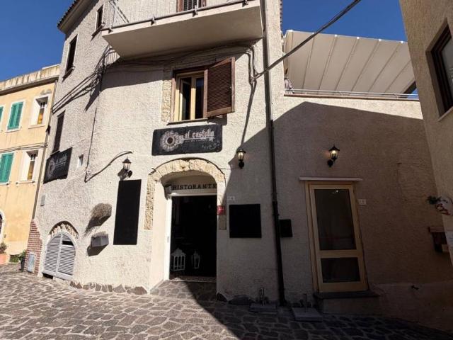 Locale Commerciale in vendita a Centro Storico, Castelsardo