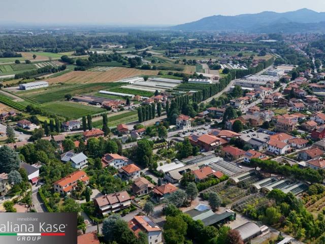 Locale Commerciale in vendita a Castiglione Torinese, Piemonte