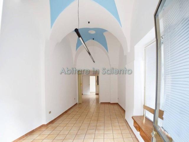 Locale Commerciale in vendita a Puglia, Lecce