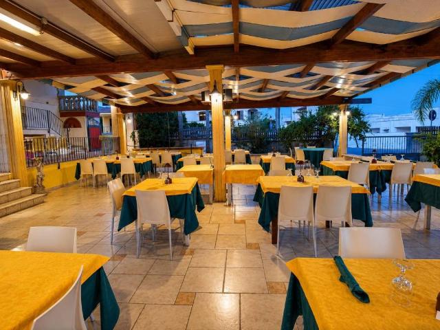 Locale Commerciale in vendita a Puglia, Lecce