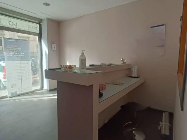 Locale Commerciale in vendita a Picanello-Ognina-Barriera-Canalicchio, Catania