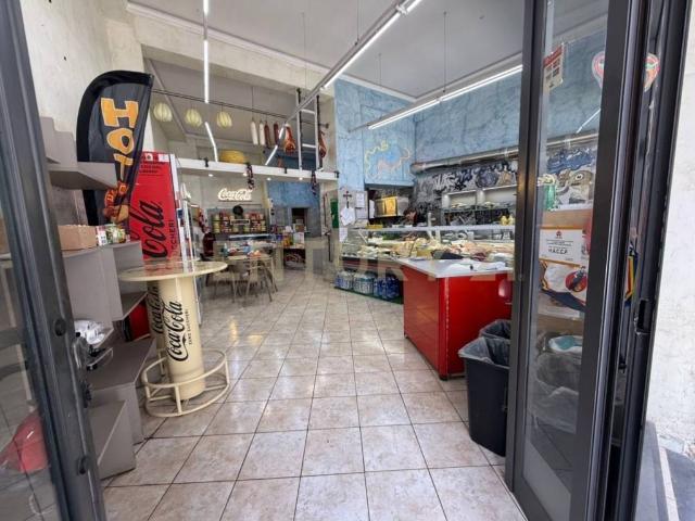 Locale Commerciale in vendita a Borgo-Sanzio, Catania