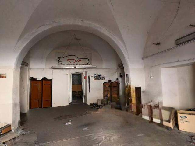 Locale Commerciale in vendita a Centro storico, Catania