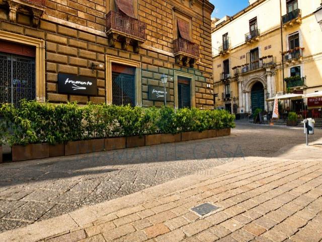 Locale Commerciale in vendita a Centro storico, Catania