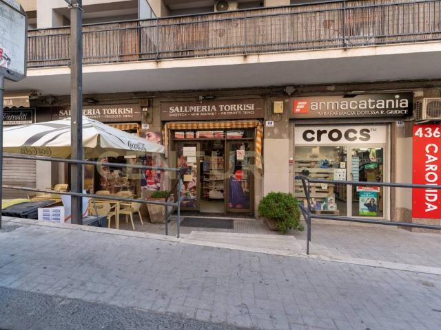 Locale Commerciale in vendita a Borgo-Sanzio, Catania