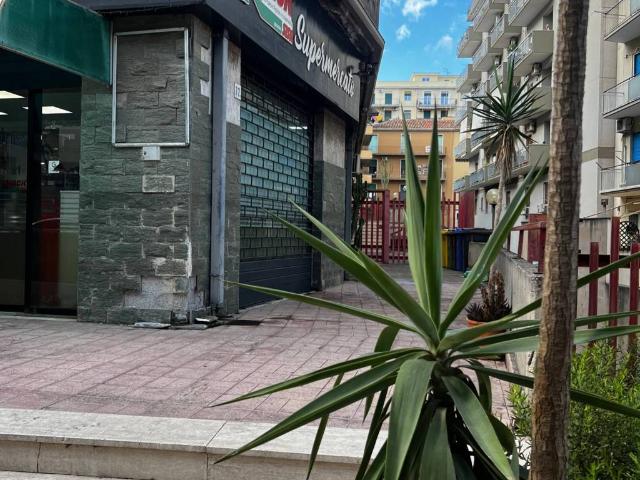 Locale Commerciale in vendita a San Giovanni Galermo-Trappeto-Cibali, Catania