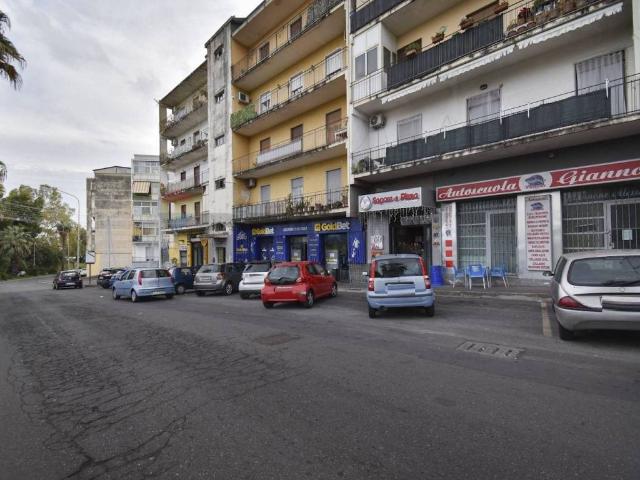 Locale Commerciale in vendita a San Giorgio-Librino-San Giuseppe la Rena-Zia Lisa-Villaggio Sant'Agata, Catania