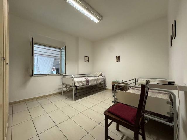 Locale Commerciale in vendita a Borgo-Sanzio, Catania