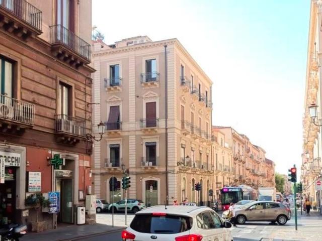 Locale Commerciale in vendita a Borgo-Sanzio, Catania