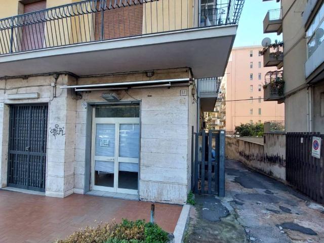 Locale Commerciale in vendita a Borgo-Sanzio, Catania