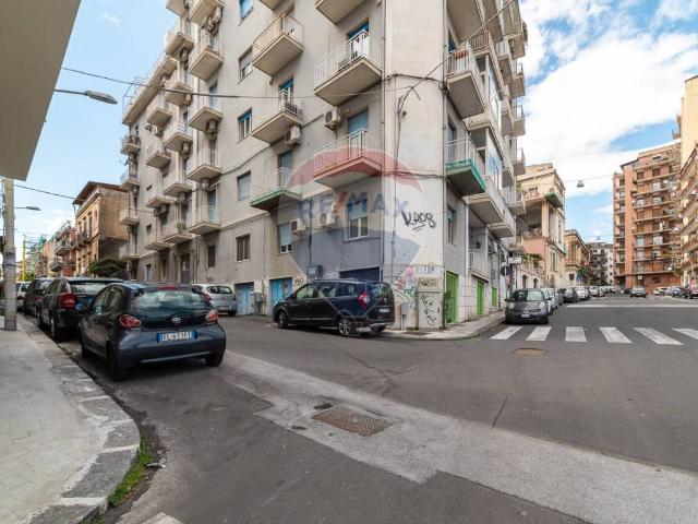 Locale Commerciale in vendita a Borgo-Sanzio, Catania