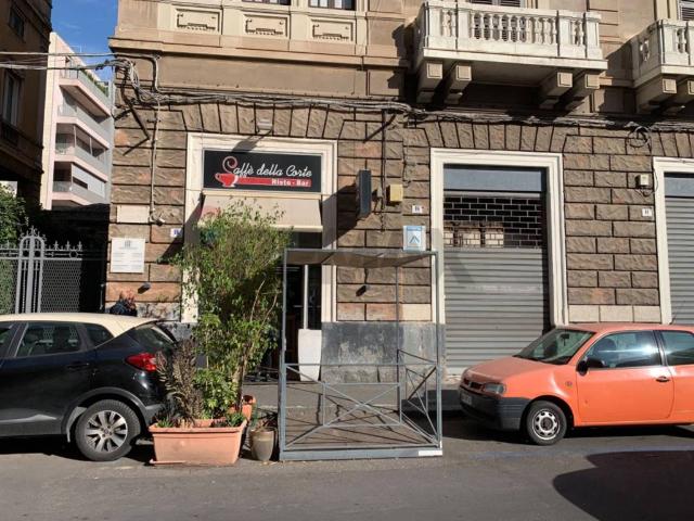 Locale Commerciale in vendita a Borgo-Sanzio, Catania