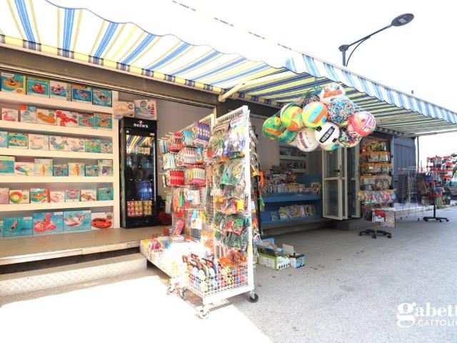 Locale Commerciale in vendita a Cattolica, Reggio Emilia