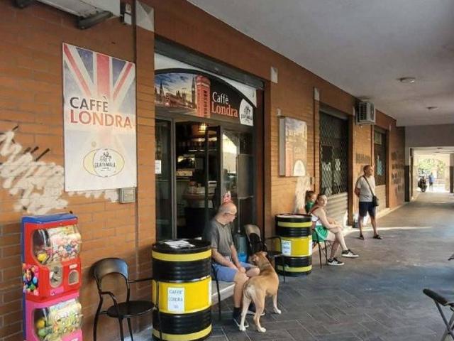 Locale Commerciale in vendita a Passetto, Cava De' Tirreni