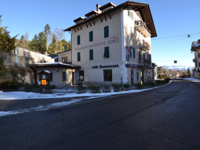 Locale Commerciale in vendita a Comunità della Val di Non, Cavareno