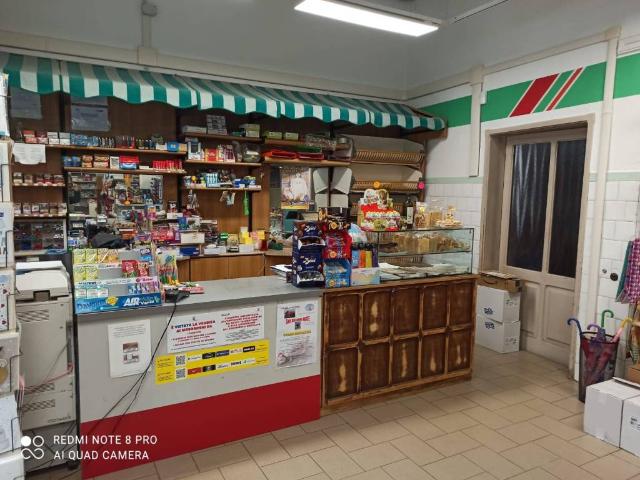 Locale Commerciale in vendita a Cavaso del Tomba, Caniezza