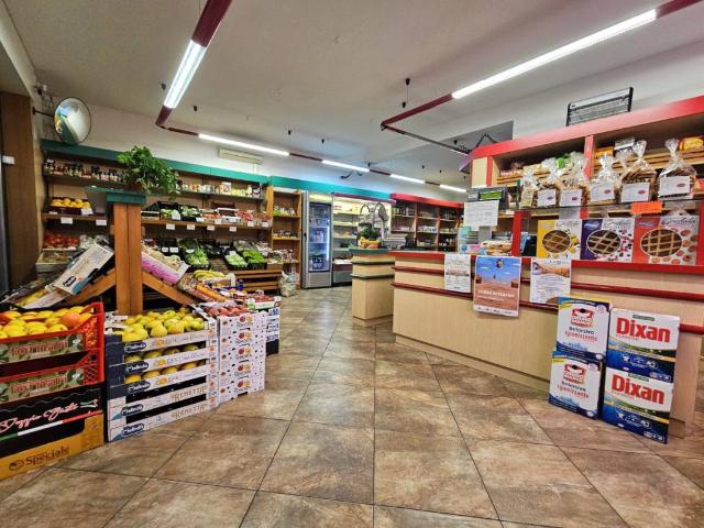 Locale Commerciale in vendita a Cazzano Sant'andrea, Lombardia