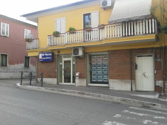 Locale Commerciale in vendita a Ceccano, Lazio