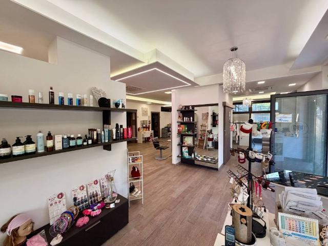 Locale Commerciale in vendita a Ceccano, Frosinone