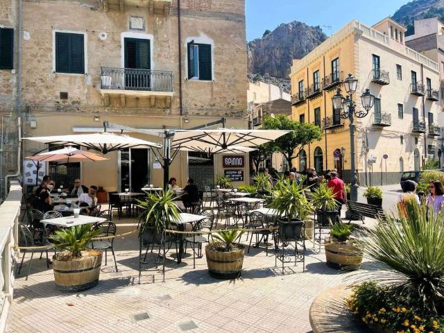 Locale Commerciale in vendita a Cefalù, Sicilia