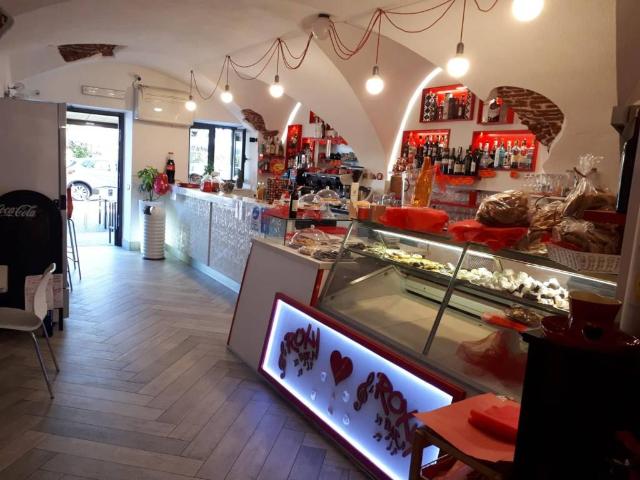 Locale Commerciale in vendita a Cassisi, Celle Ligure